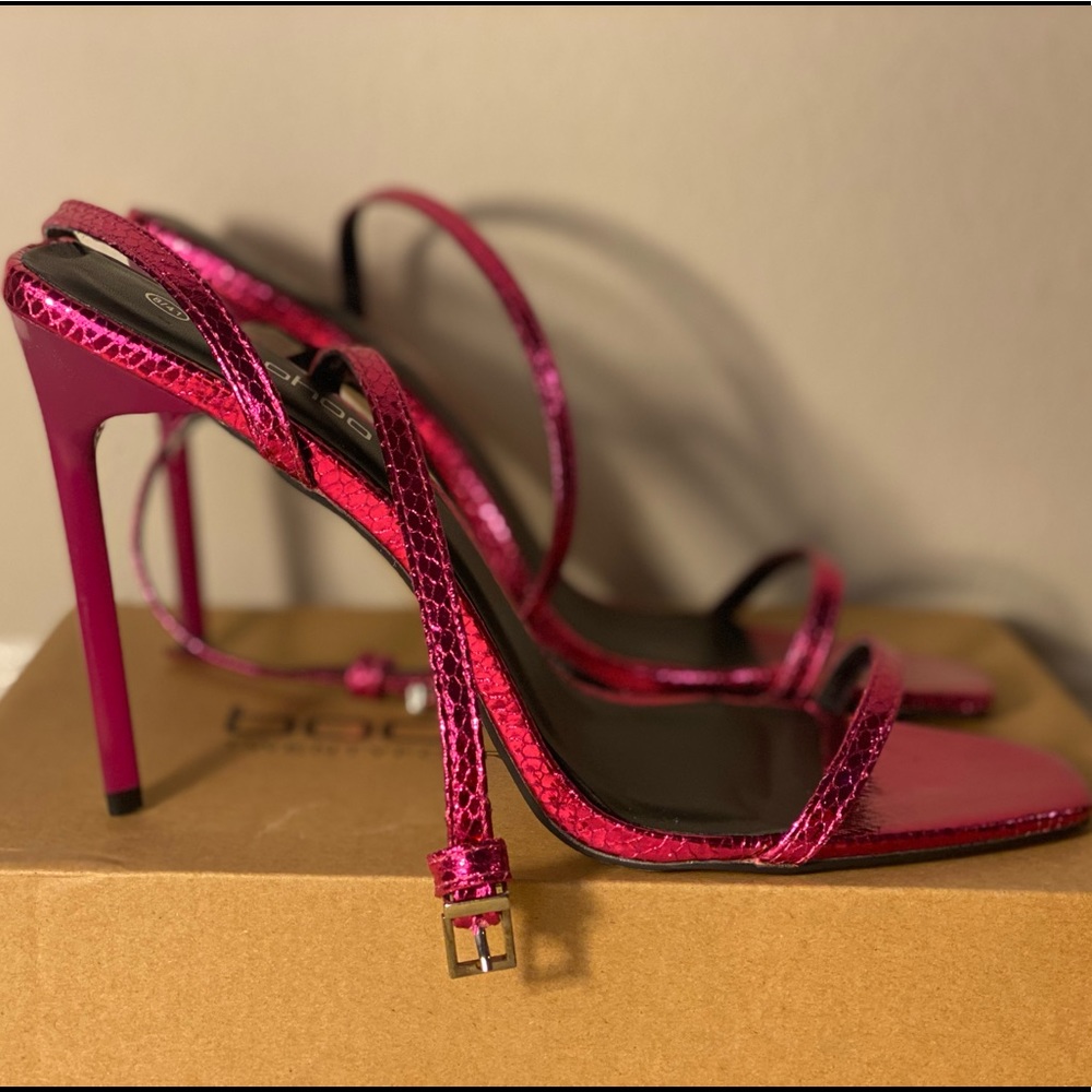 Boohoo Metallic Snake Print Fuchsia Heels